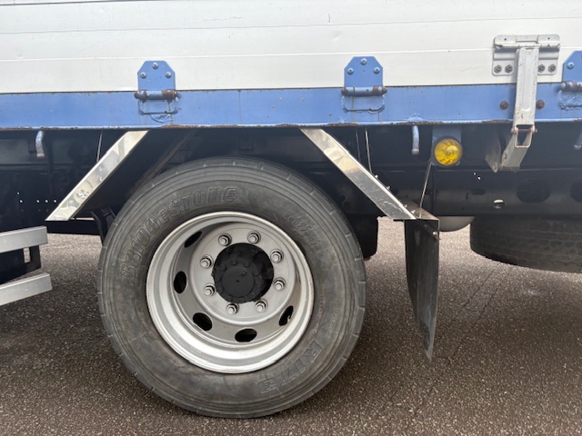 平成27年式 いすゞ アルミ平ボディー エアサス|中古トラックの販売・買取・査定のアイナビ