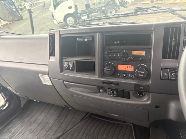 平成27年式 いすゞ アルミ平ボディー エアサス|中古トラックの販売・買取・査定のアイナビ