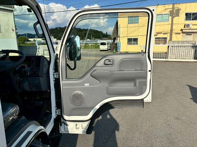 10尺ボディ標準幅150馬力6速MT5t限定・準中型免許|中古トラックの販売・買取・査定のアイナビ