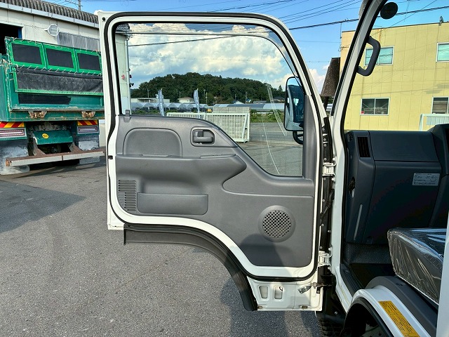 10尺ボディ標準幅150馬力6速MT5t限定・準中型免許|中古トラックの販売・買取・査定のアイナビ