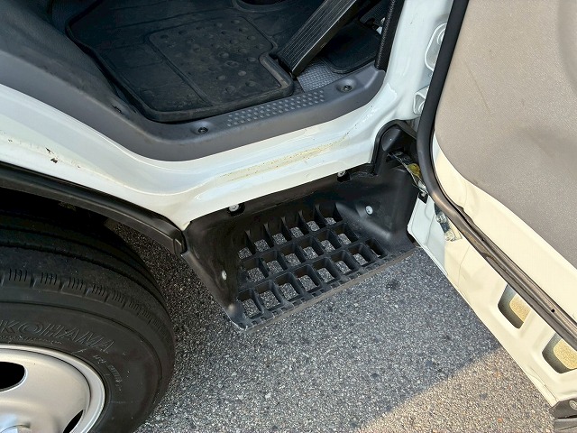 10尺ボディ標準幅150馬力6速MT5t限定・準中型免許|中古トラックの販売・買取・査定のアイナビ