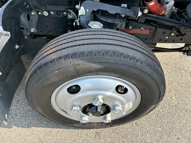 10尺ボディ標準幅150馬力6速MT5t限定・準中型免許|中古トラックの販売・買取・査定のアイナビ