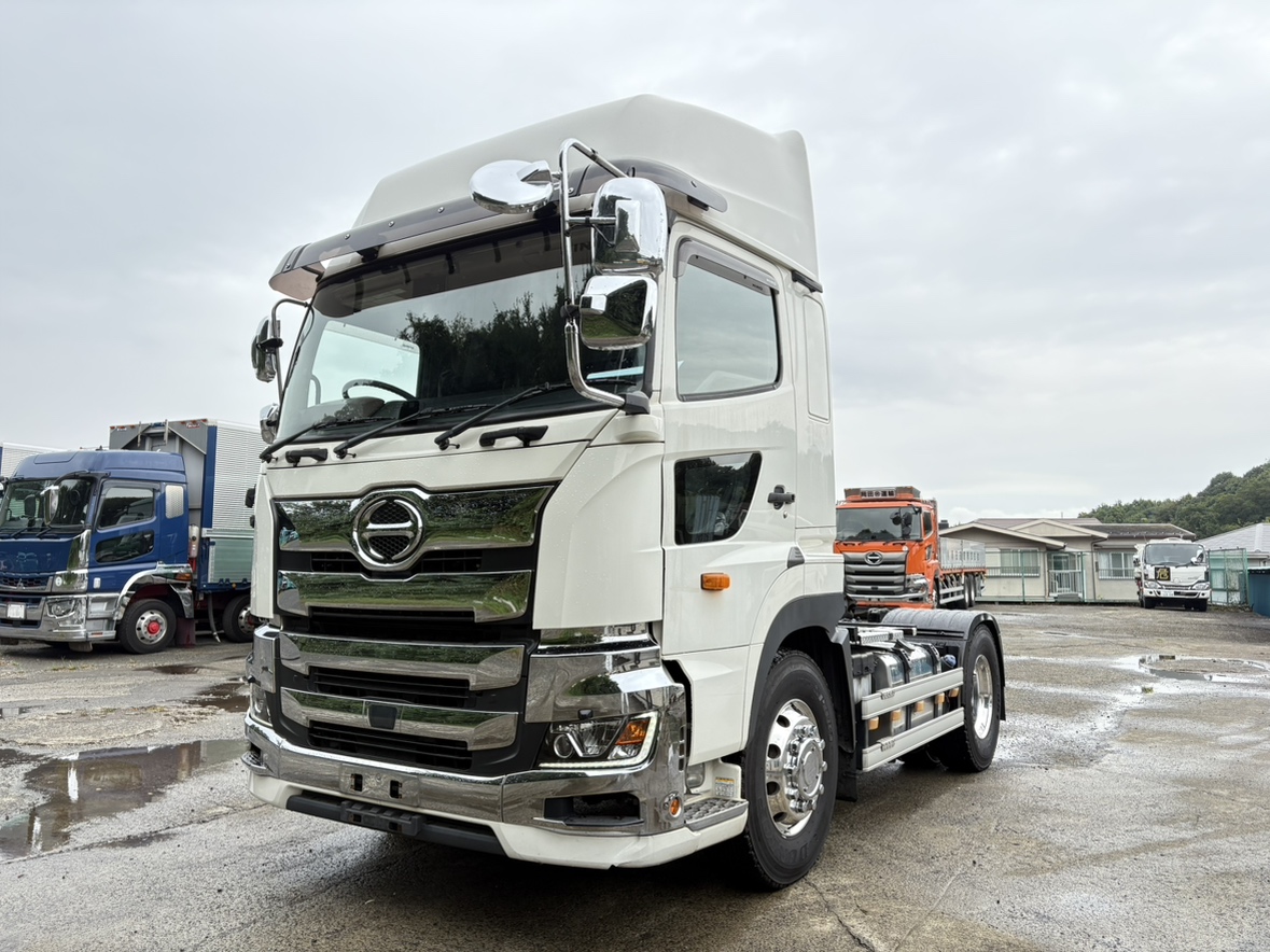 R1年式7速MTトラクタハイグレード車検R8.9まで|中古トラックの販売・買取・査定のアイナビ