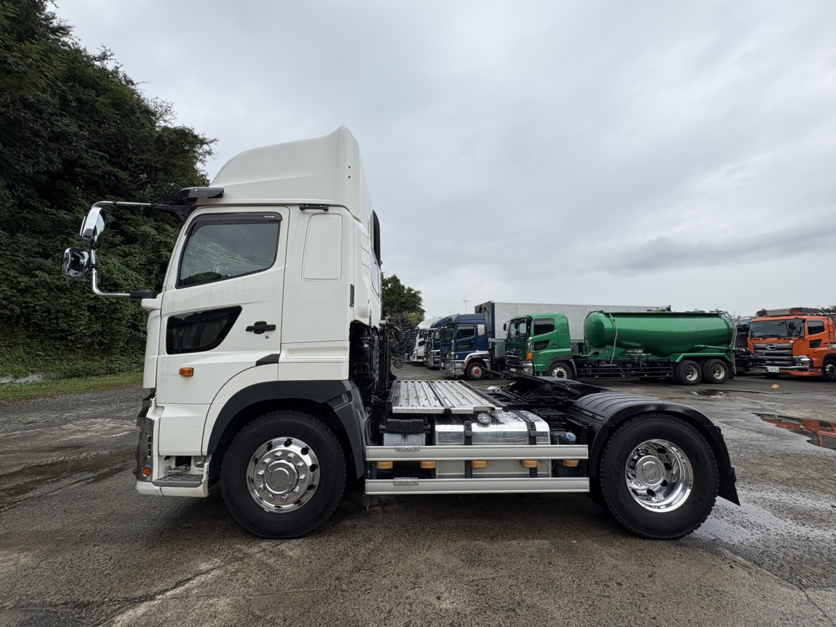 R1年式7速MTトラクタハイグレード車検R8.9まで|中古トラックの販売・買取・査定のアイナビ