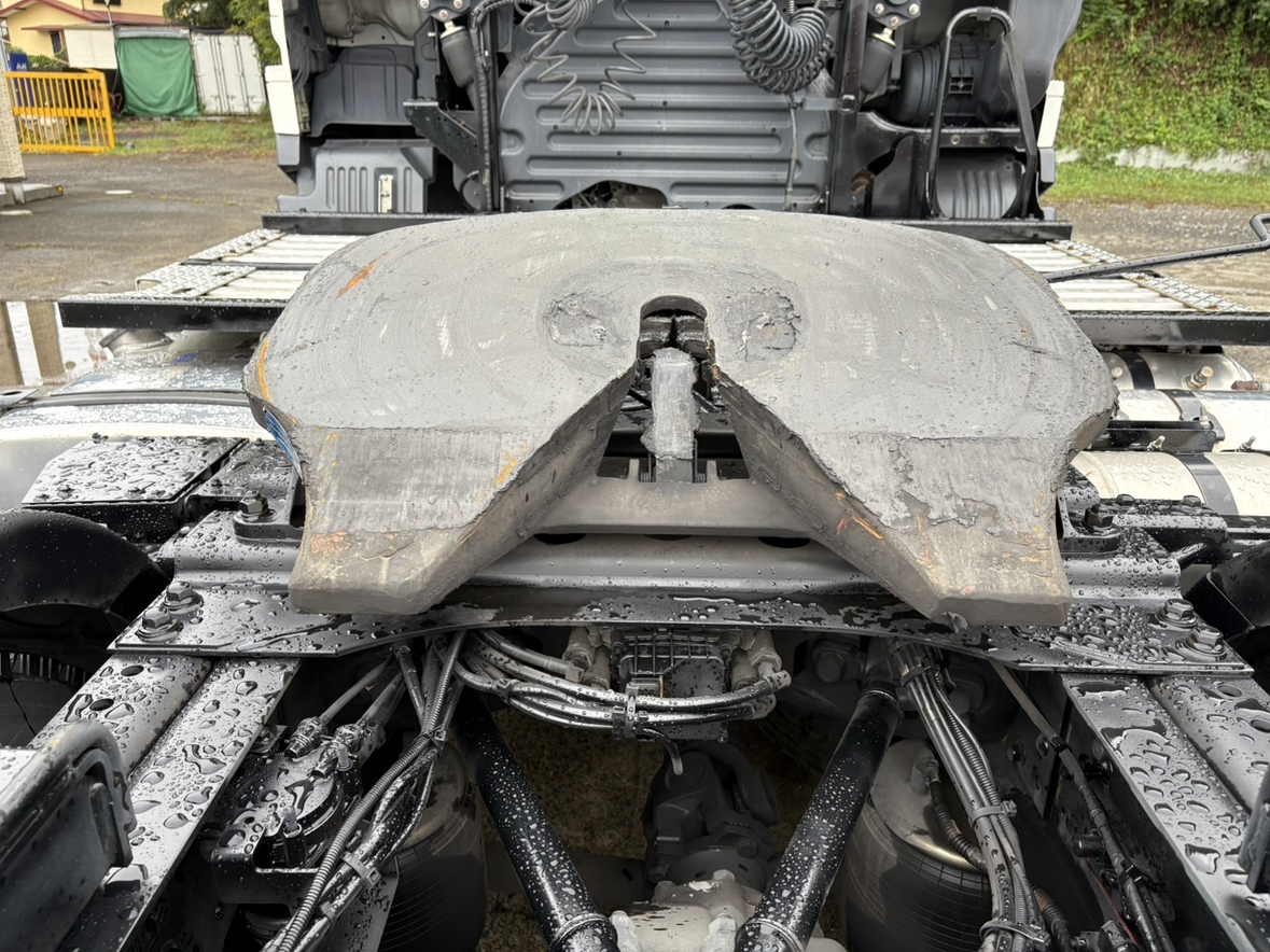 R1年式7速MTトラクタハイグレード車検R8.9まで|中古トラックの販売・買取・査定のアイナビ