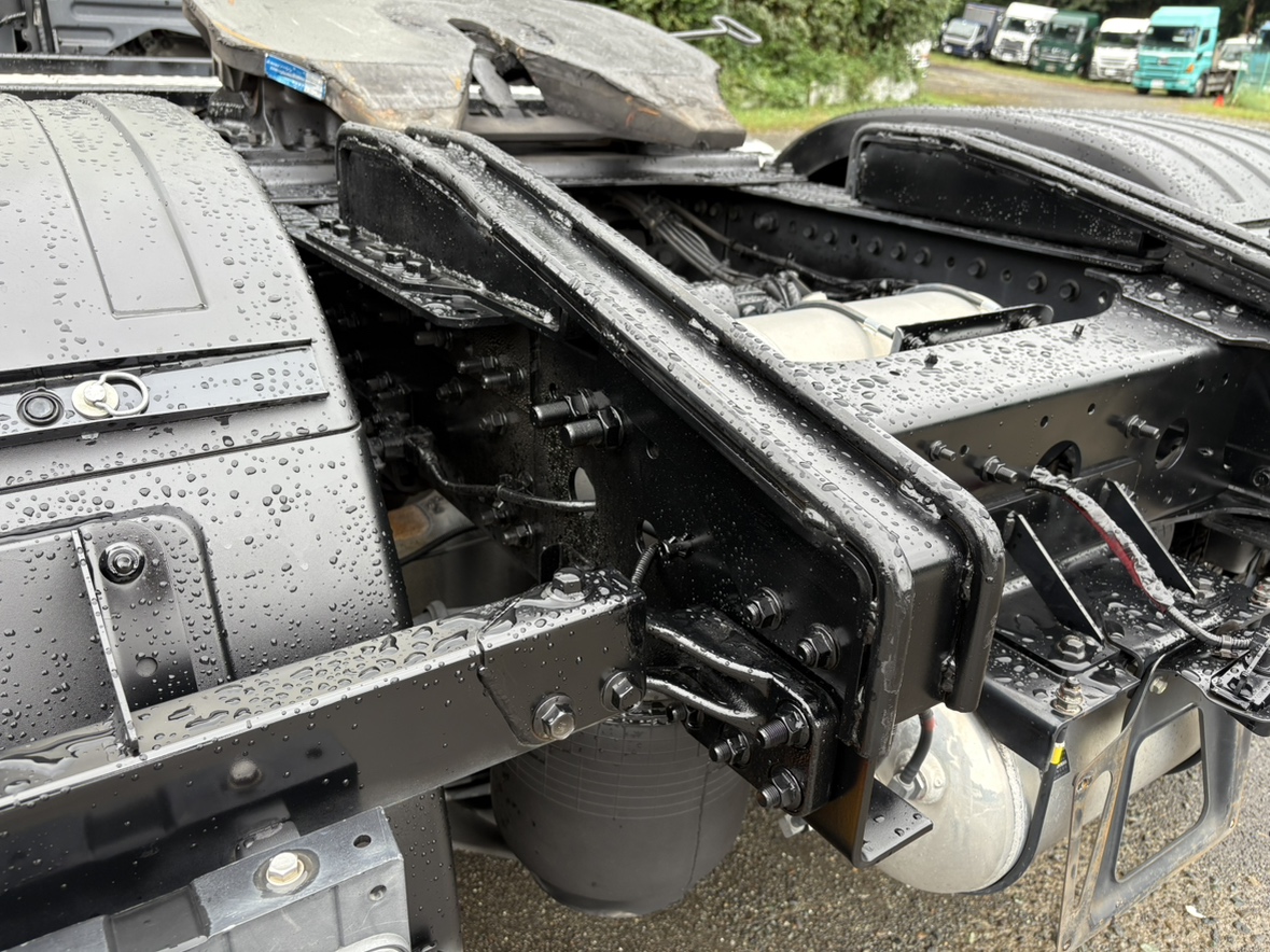 R1年式7速MTトラクタハイグレード車検R8.9まで|中古トラックの販売・買取・査定のアイナビ