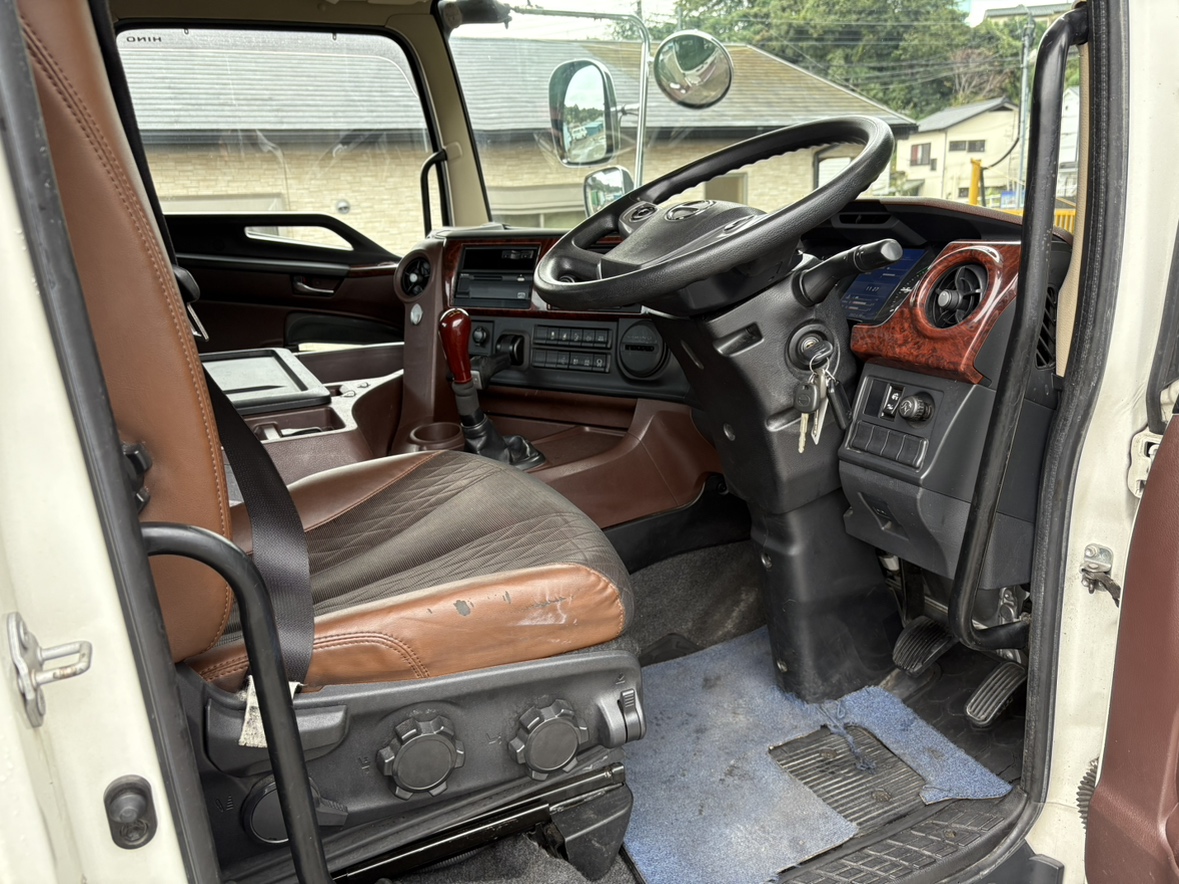 R1年式7速MTトラクタハイグレード車検R8.9まで|中古トラックの販売・買取・査定のアイナビ