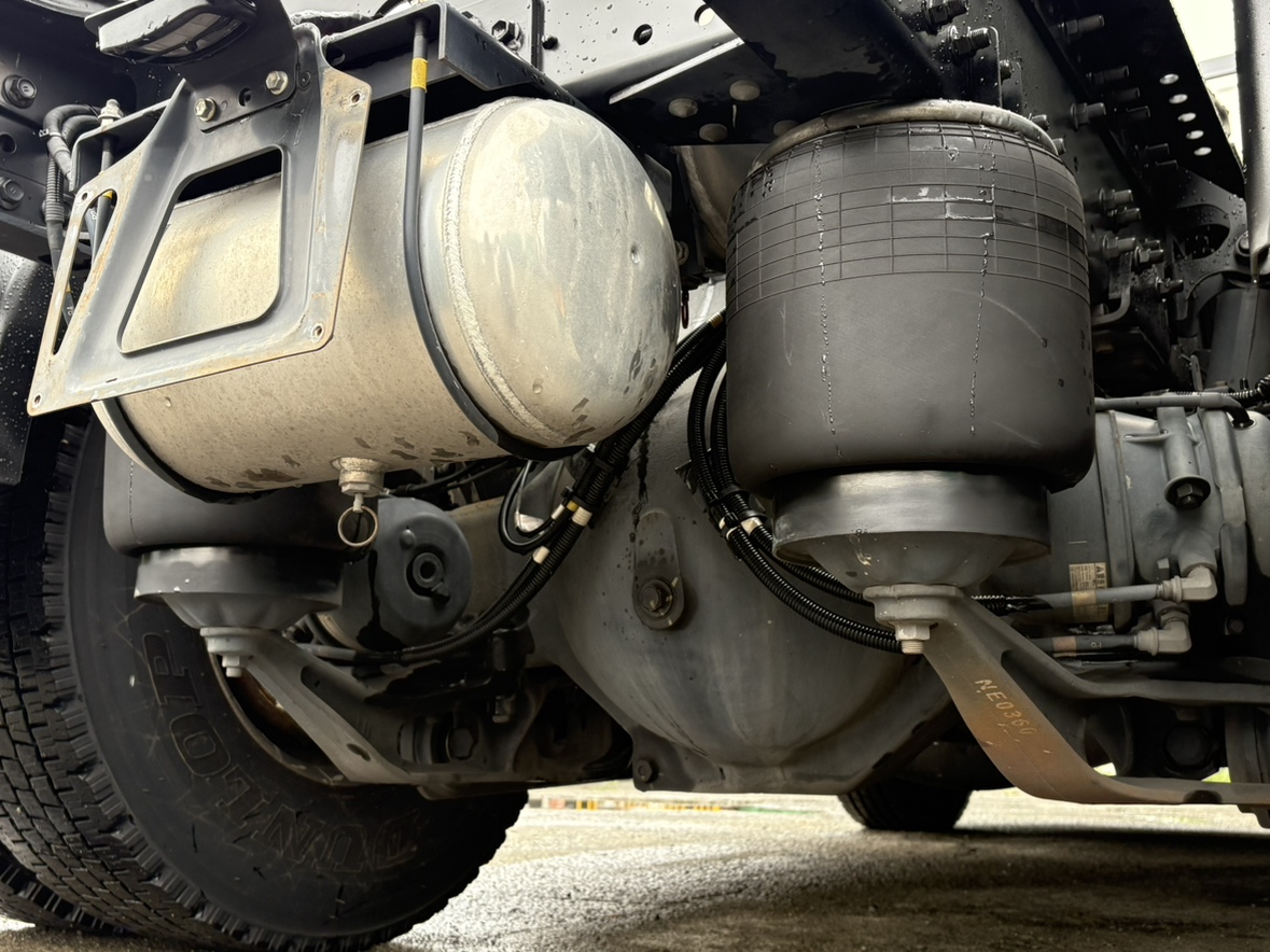 R1年式7速MTトラクタハイグレード車検R8.9まで|中古トラックの販売・買取・査定のアイナビ