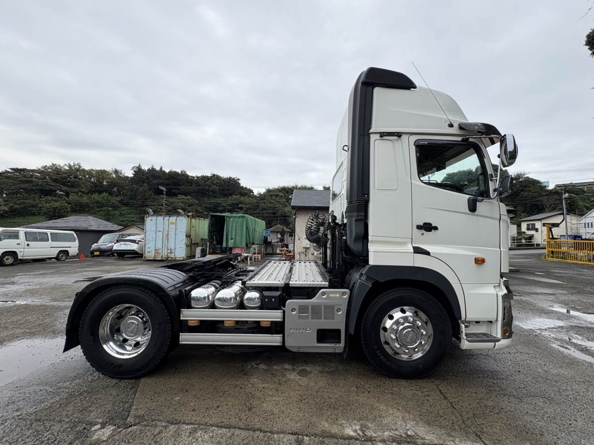 R1年式7速MTトラクタハイグレード車検R8.9まで|中古トラックの販売・買取・査定のアイナビ