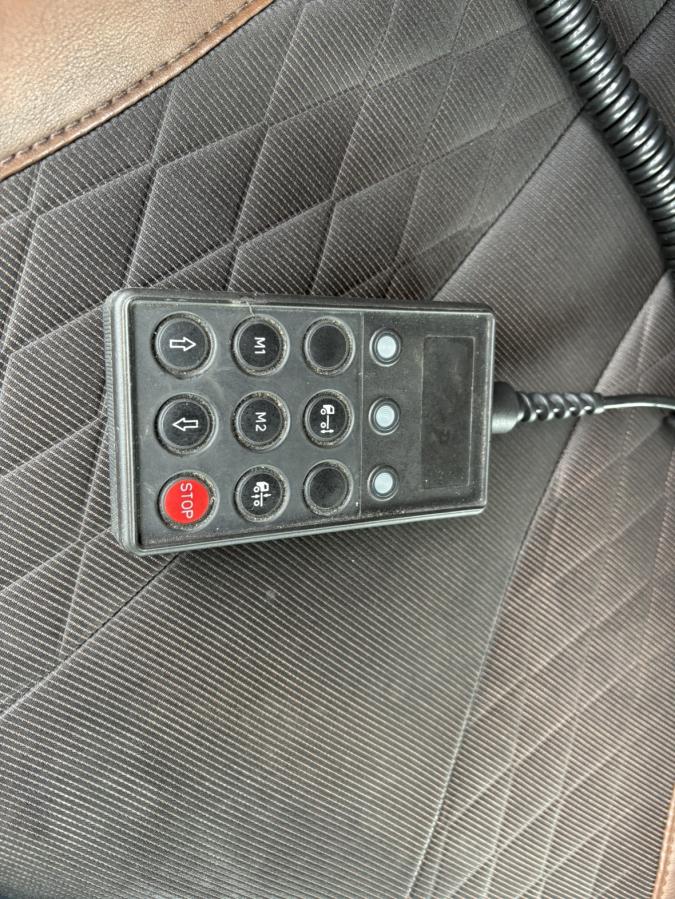 R1年式7速MTトラクタハイグレード車検R8.9まで|中古トラックの販売・買取・査定のアイナビ