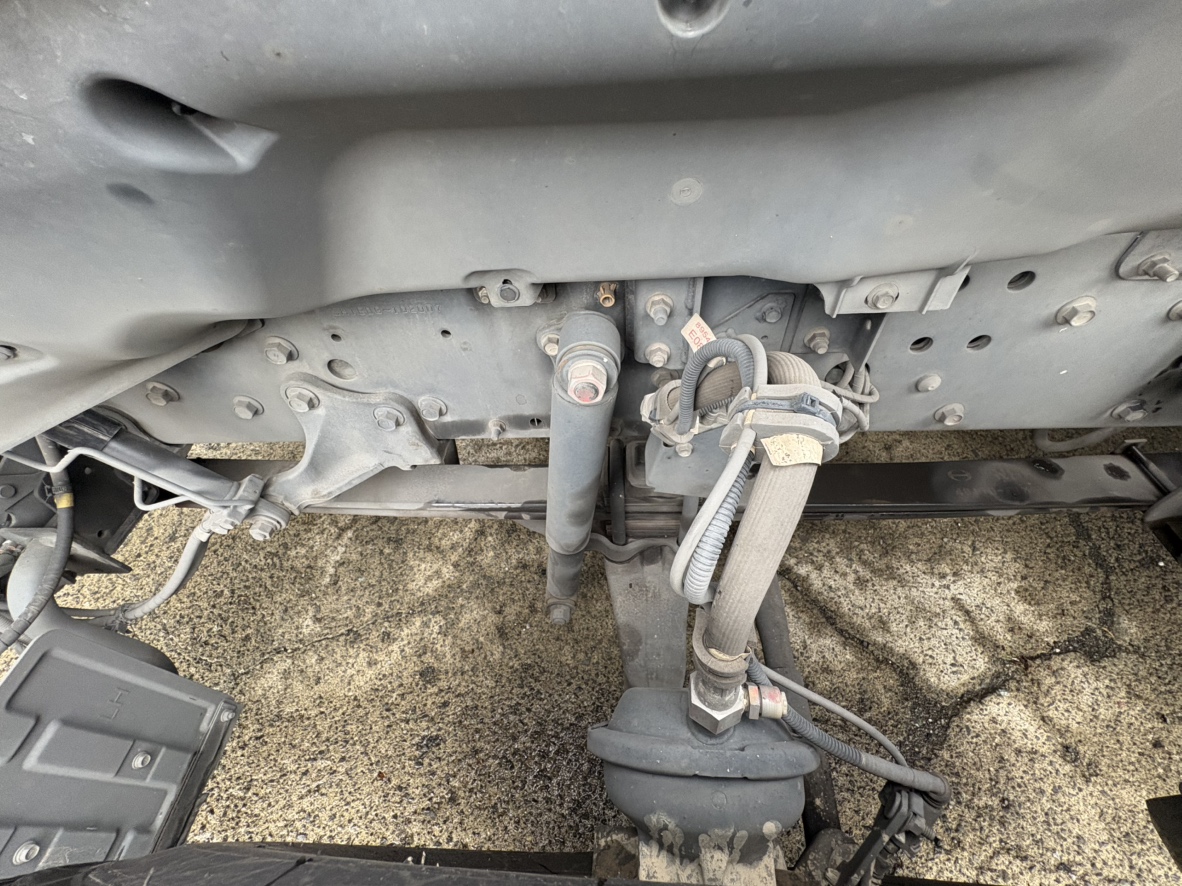 R1年式7速MTトラクタハイグレード車検R8.9まで|中古トラックの販売・買取・査定のアイナビ