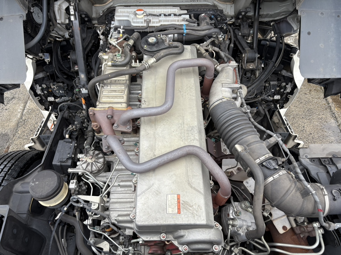 R1年式7速MTトラクタハイグレード車検R8.9まで|中古トラックの販売・買取・査定のアイナビ