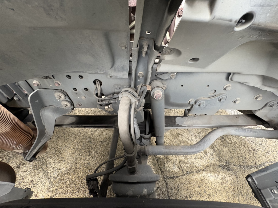 R1年式7速MTトラクタハイグレード車検R8.9まで|中古トラックの販売・買取・査定のアイナビ