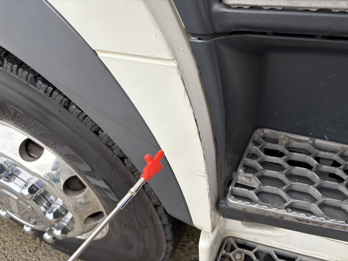 R1年式7速MTトラクタハイグレード車検R8.9まで|中古トラックの販売・買取・査定のアイナビ