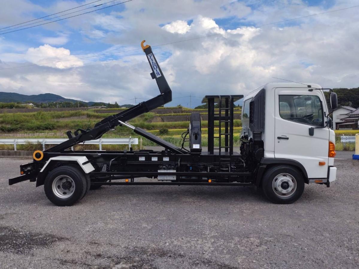 日野自動車レンジャーアームロール Wシリンダ|中古トラックの販売・買取・査定のアイナビ