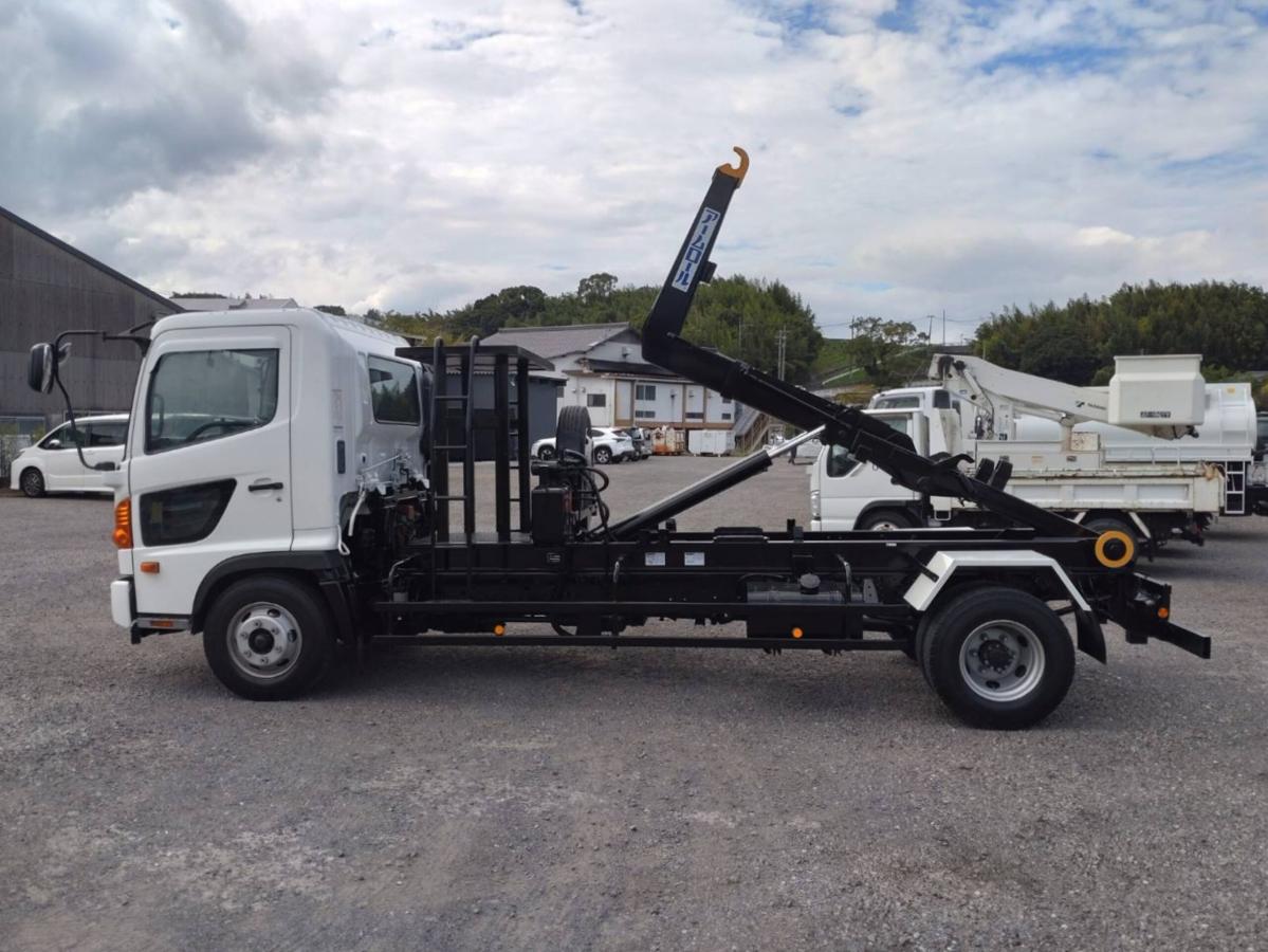 日野自動車レンジャーアームロール Wシリンダ|中古トラックの販売・買取・査定のアイナビ