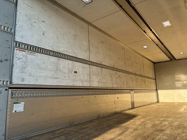 8×4後輪エアサス日本フルハーフアルミホイールスムーサーG|中古トラックの販売・買取・査定のアイナビ