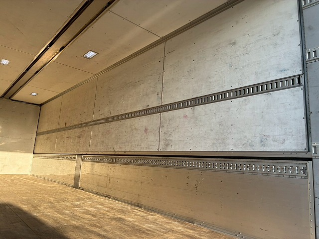 8×4後輪エアサス日本フルハーフアルミホイールスムーサーG|中古トラックの販売・買取・査定のアイナビ