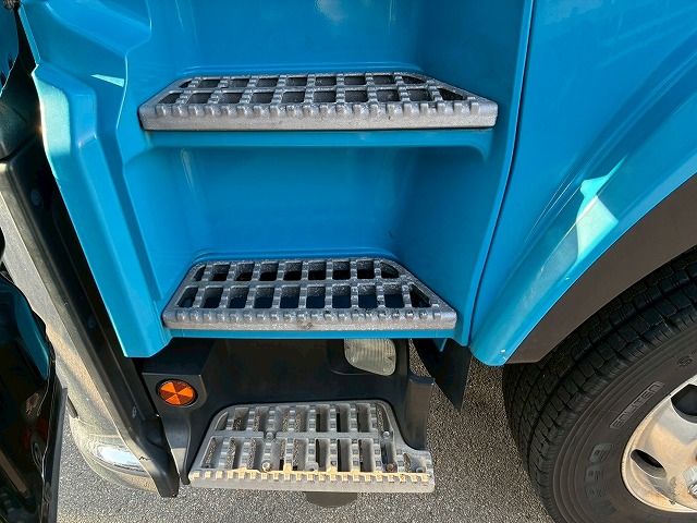 8×4後輪エアサス日本フルハーフアルミホイールスムーサーG|中古トラックの販売・買取・査定のアイナビ