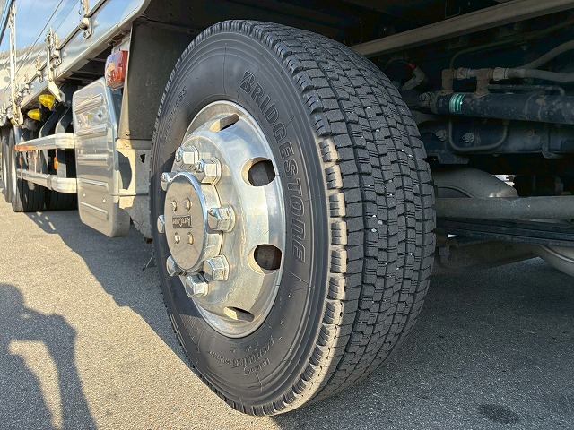 8×4後輪エアサス日本フルハーフアルミホイールスムーサーG|中古トラックの販売・買取・査定のアイナビ