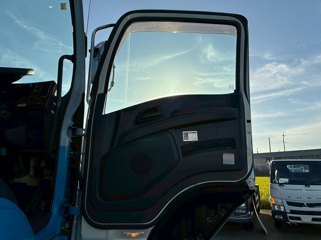 8×4後輪エアサス日本フルハーフアルミホイールスムーサーG|中古トラックの販売・買取・査定のアイナビ