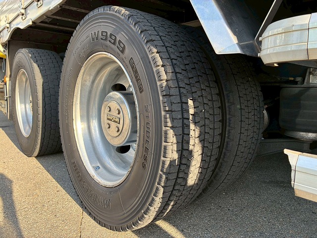 8×4後輪エアサス日本フルハーフアルミホイールスムーサーG|中古トラックの販売・買取・査定のアイナビ