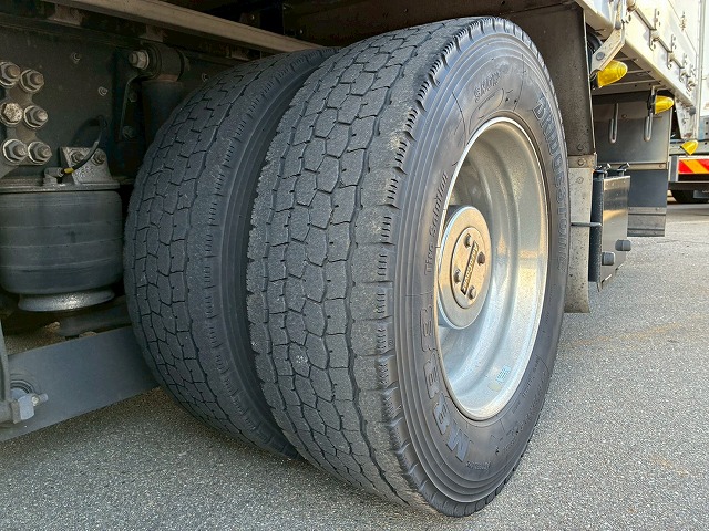 8×4後輪エアサス日本フルハーフアルミホイールスムーサーG|中古トラックの販売・買取・査定のアイナビ