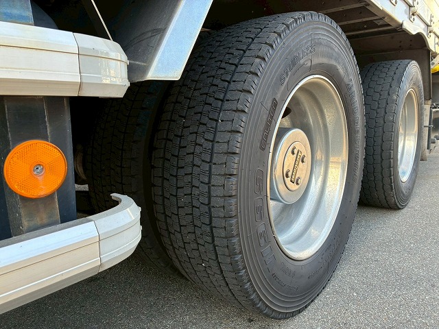 8×4後輪エアサス日本フルハーフアルミホイールスムーサーG|中古トラックの販売・買取・査定のアイナビ