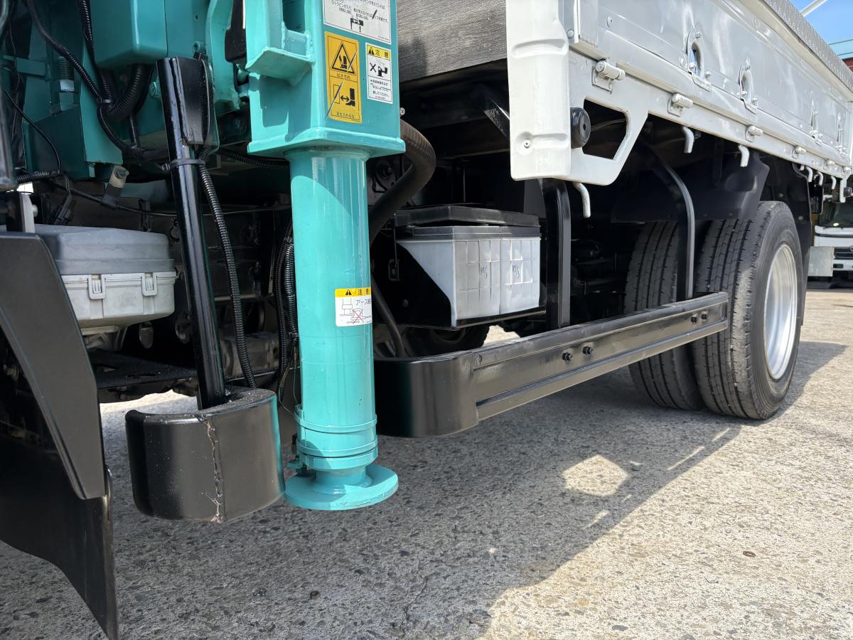 H21エルフ3.75t平ボディ ショート 3段クレーンラジコン付き|中古トラックの販売・買取・査定のアイナビ