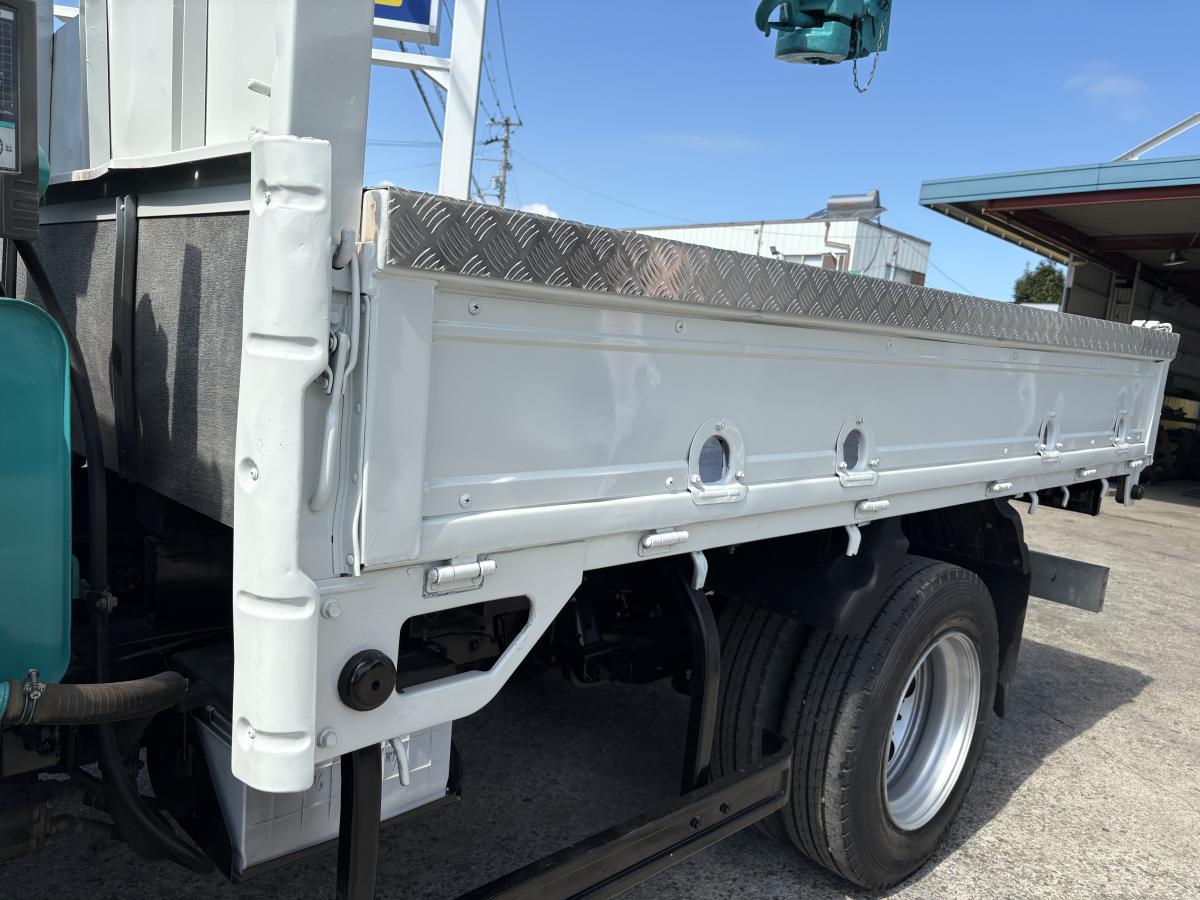 H21エルフ3.75t平ボディ ショート 3段クレーンラジコン付き|中古トラックの販売・買取・査定のアイナビ