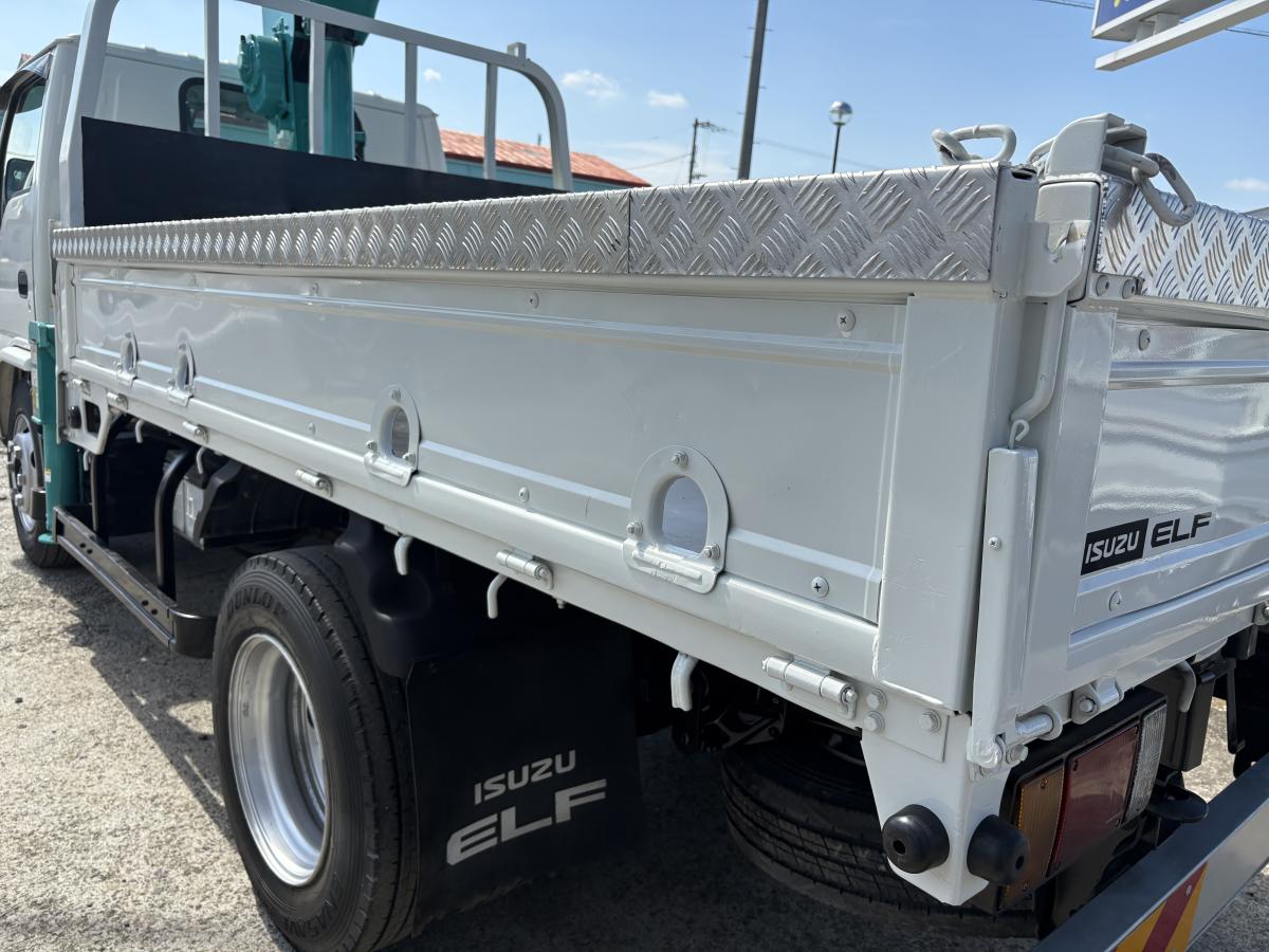 H21エルフ3.75t平ボディ ショート 3段クレーンラジコン付き|中古トラックの販売・買取・査定のアイナビ