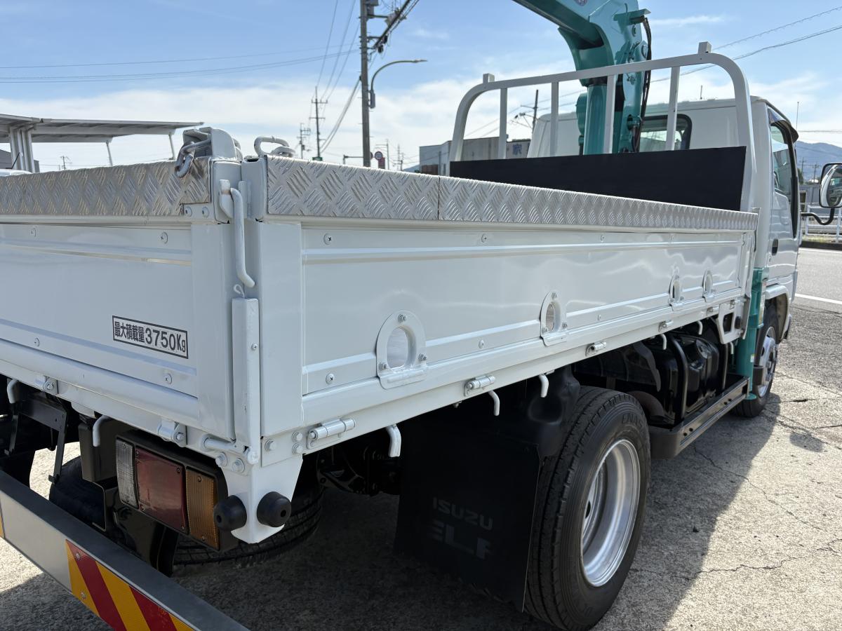 H21エルフ3.75t平ボディ ショート 3段クレーンラジコン付き|中古トラックの販売・買取・査定のアイナビ