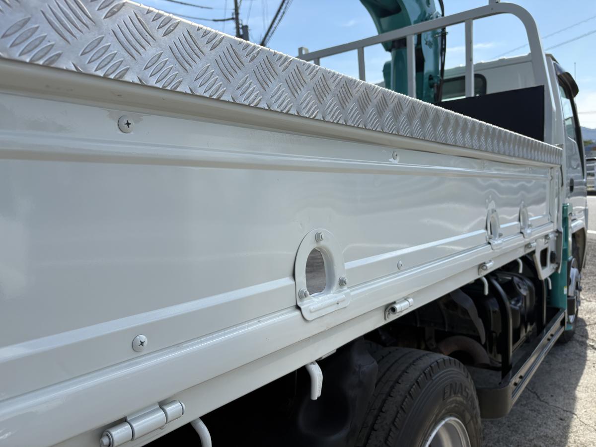 H21エルフ3.75t平ボディ ショート 3段クレーンラジコン付き|中古トラックの販売・買取・査定のアイナビ