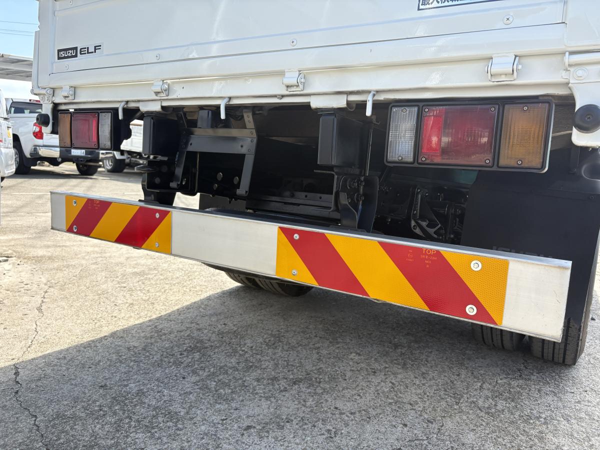 H21エルフ3.75t平ボディ ショート 3段クレーンラジコン付き|中古トラックの販売・買取・査定のアイナビ