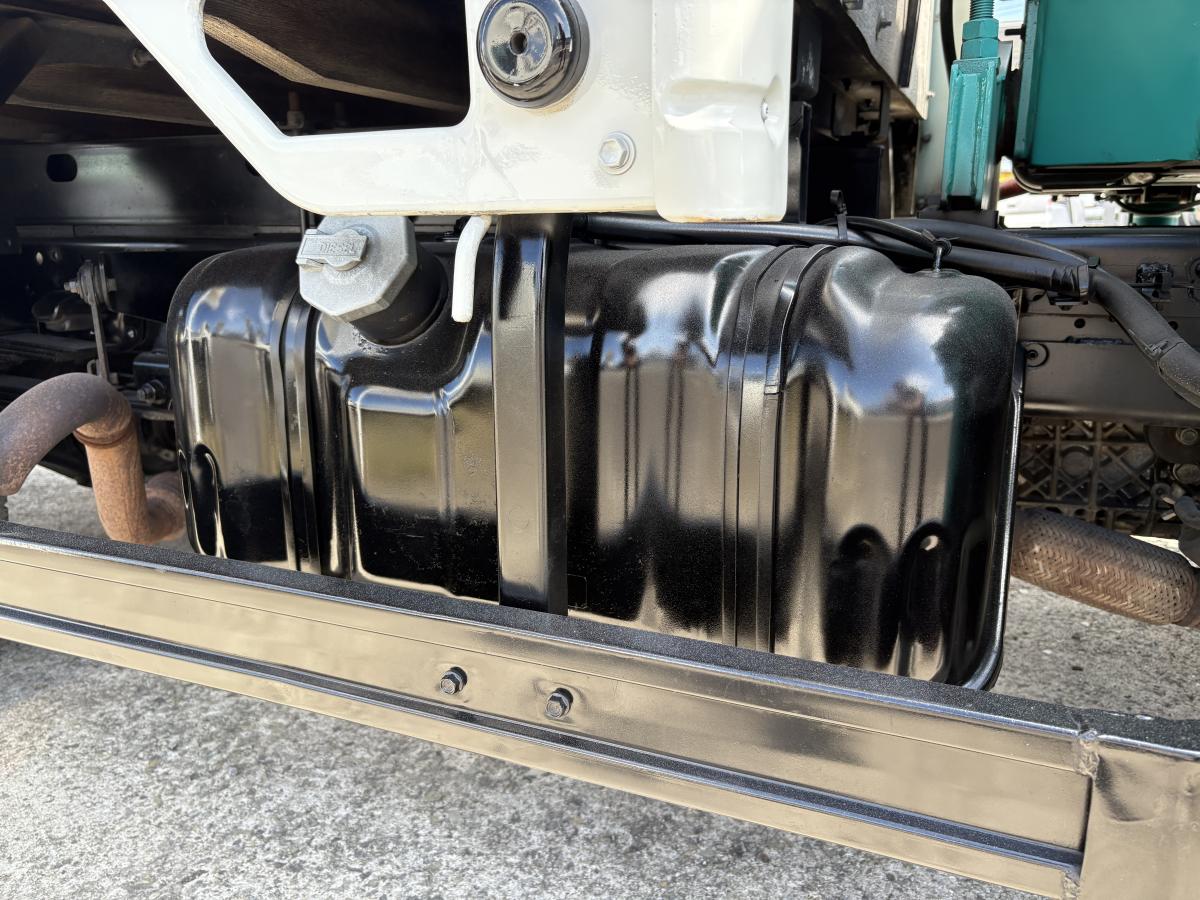 H21エルフ3.75t平ボディ ショート 3段クレーンラジコン付き|中古トラックの販売・買取・査定のアイナビ