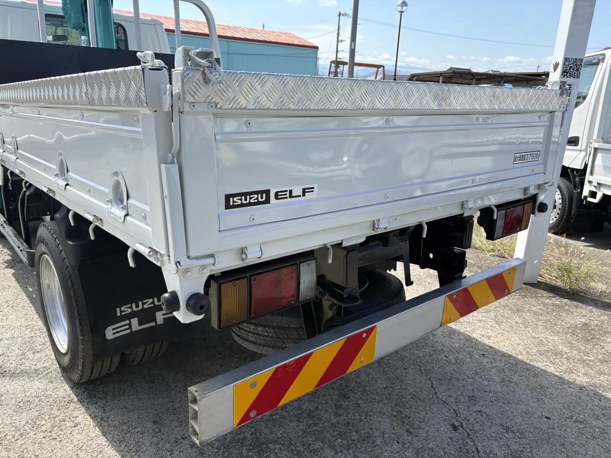 H21エルフ3.75t平ボディ ショート 3段クレーンラジコン付き|中古トラックの販売・買取・査定のアイナビ