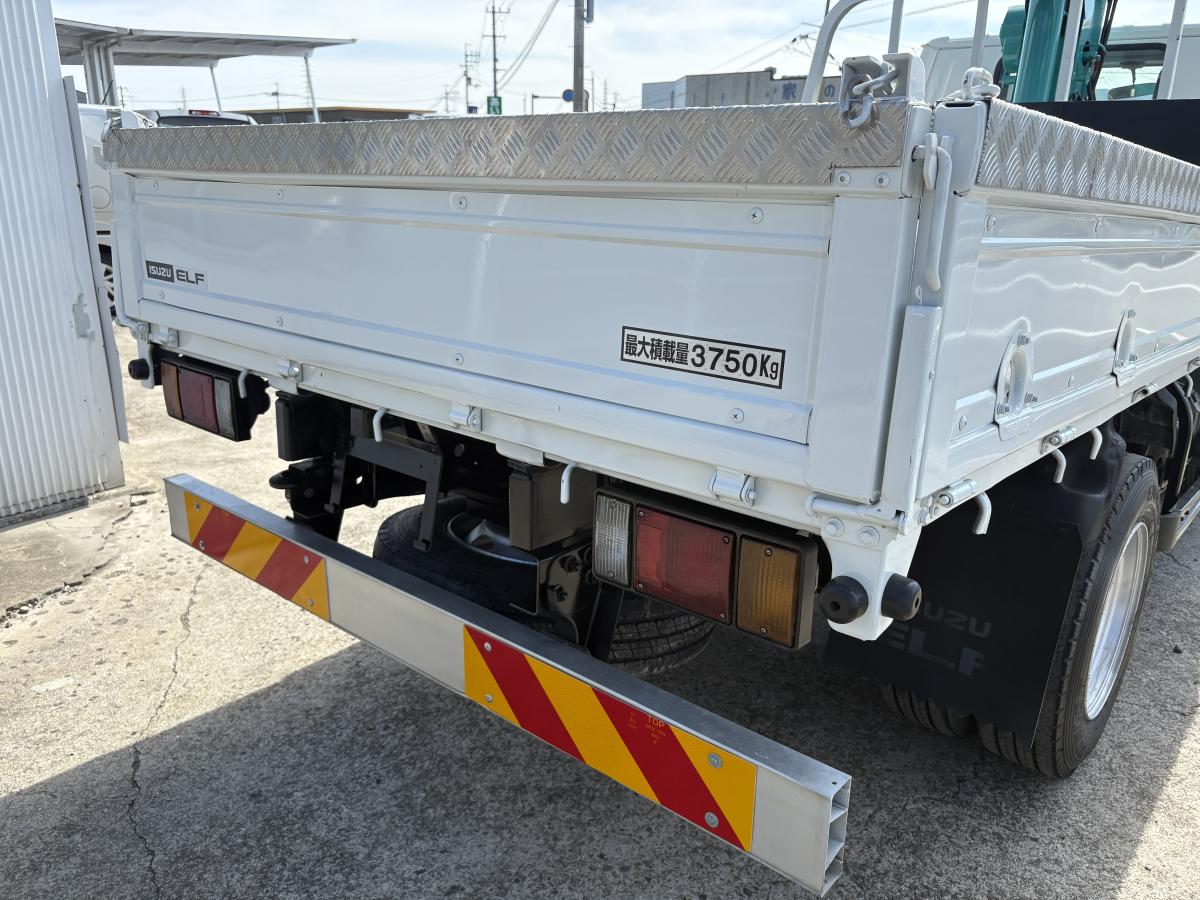 H21エルフ3.75t平ボディ ショート 3段クレーンラジコン付き|中古トラックの販売・買取・査定のアイナビ