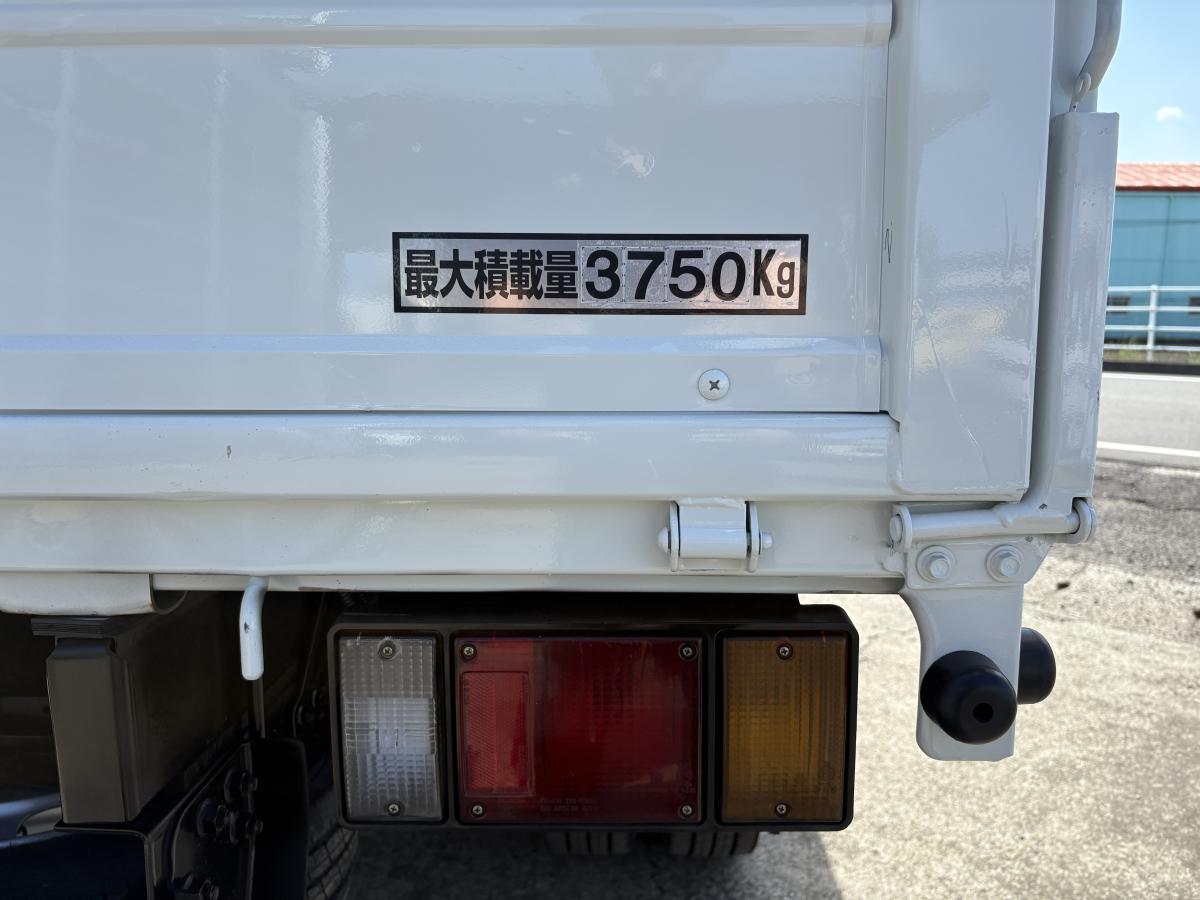 H21エルフ3.75t平ボディ ショート 3段クレーンラジコン付き|中古トラックの販売・買取・査定のアイナビ