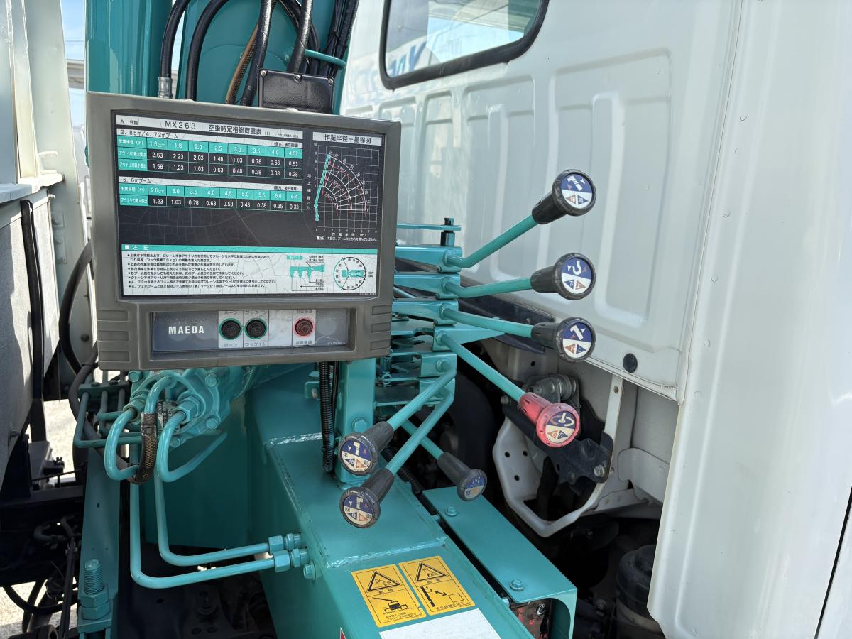 H21エルフ3.75t平ボディ ショート 3段クレーンラジコン付き|中古トラックの販売・買取・査定のアイナビ