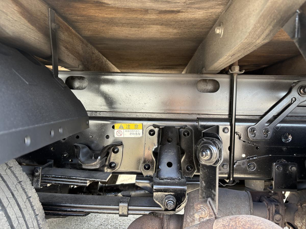 H21エルフ3.75t平ボディ ショート 3段クレーンラジコン付き|中古トラックの販売・買取・査定のアイナビ