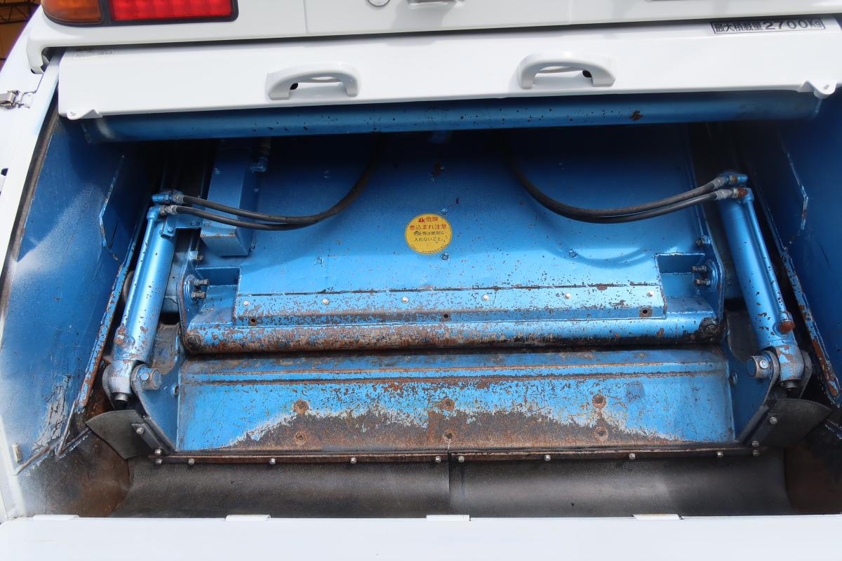 ワイド幅 プレス式パッカー車 新明和製6.0立米 積載2700kg|中古トラックの販売・買取・査定のアイナビ