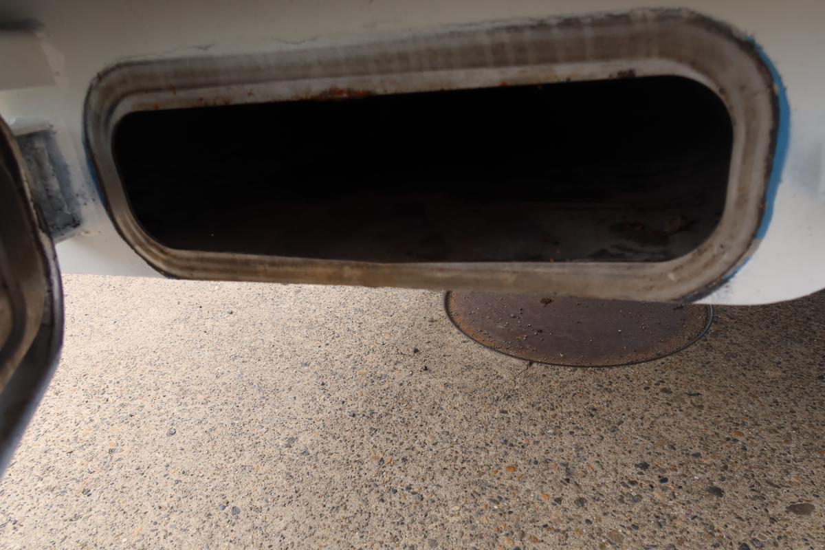 ワイド幅 プレス式パッカー車 新明和製6.0立米 積載2700kg|中古トラックの販売・買取・査定のアイナビ