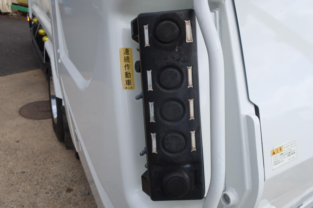 ワイド幅 プレス式パッカー車 新明和製6.0立米 積載2700kg|中古トラックの販売・買取・査定のアイナビ