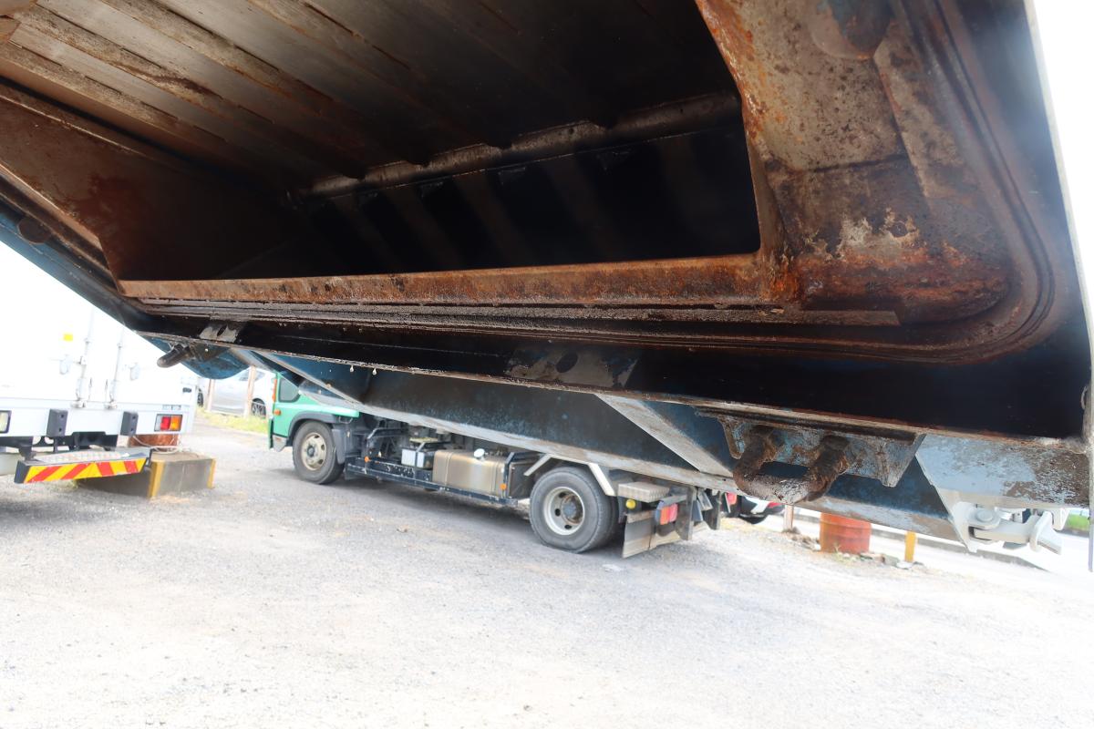 ワイド幅 プレス式パッカー車 新明和製6.0立米 積載2700kg|中古トラックの販売・買取・査定のアイナビ