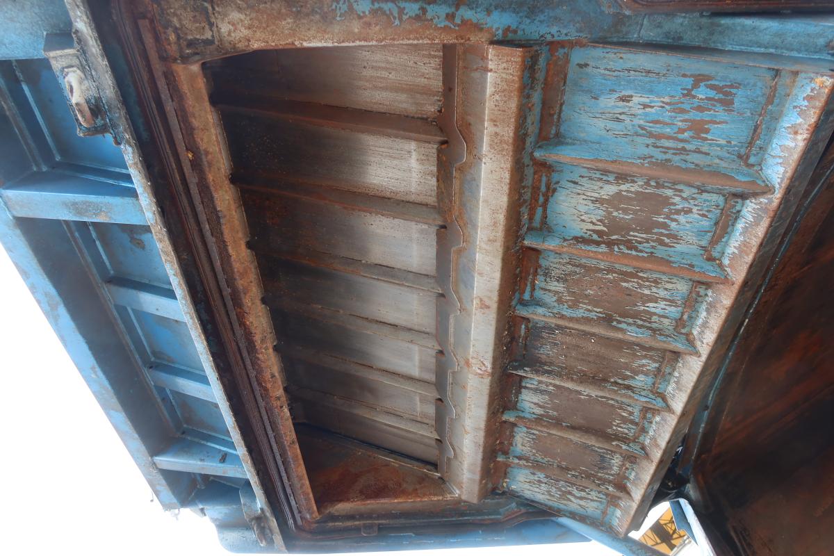 ワイド幅 プレス式パッカー車 新明和製6.0立米 積載2700kg|中古トラックの販売・買取・査定のアイナビ