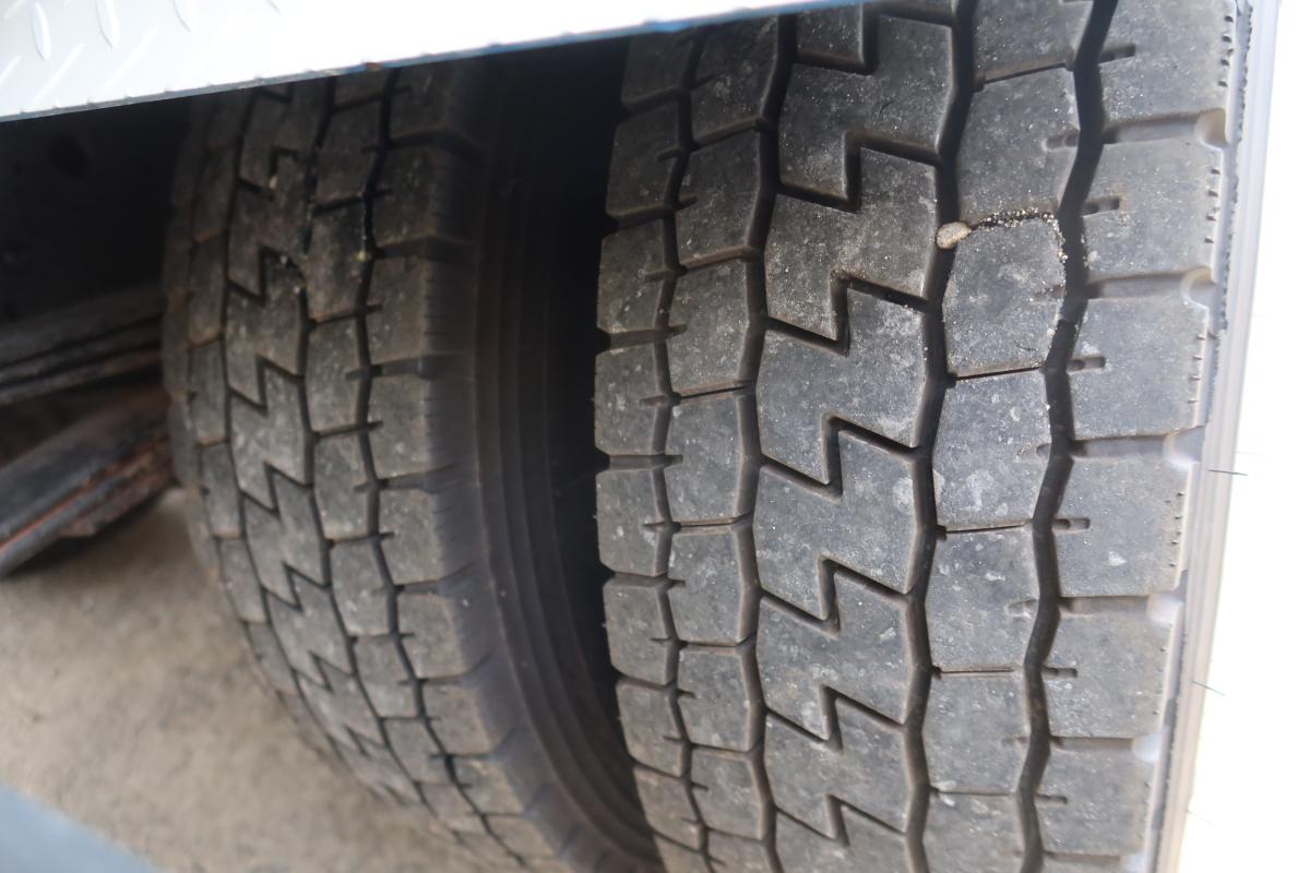 ワイド幅 プレス式パッカー車 新明和製6.0立米 積載2700kg|中古トラックの販売・買取・査定のアイナビ