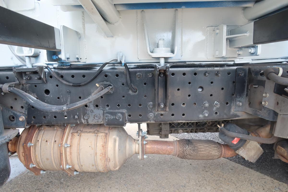 ワイド幅 プレス式パッカー車 新明和製6.0立米 積載2700kg|中古トラックの販売・買取・査定のアイナビ