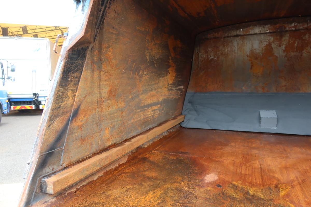 ワイド幅 プレス式パッカー車 新明和製6.0立米 積載2700kg|中古トラックの販売・買取・査定のアイナビ