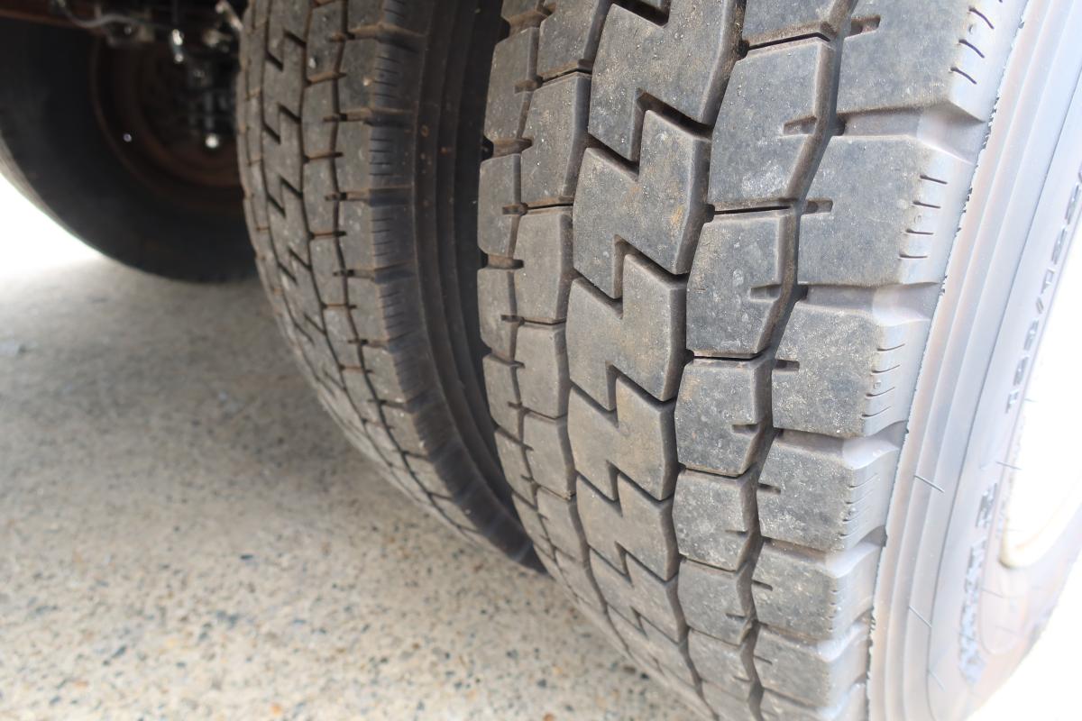 ワイド幅 プレス式パッカー車 新明和製6.0立米 積載2700kg|中古トラックの販売・買取・査定のアイナビ