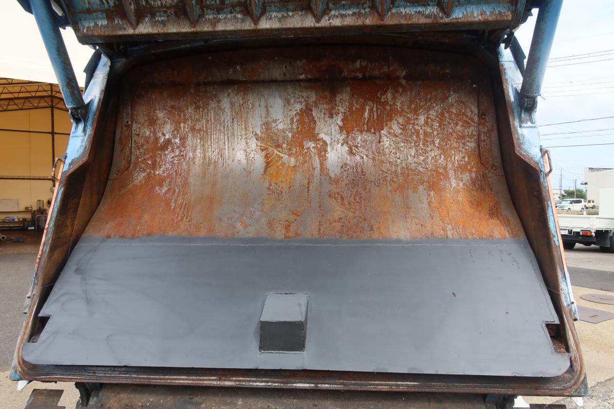 ワイド幅 プレス式パッカー車 新明和製6.0立米 積載2700kg|中古トラックの販売・買取・査定のアイナビ